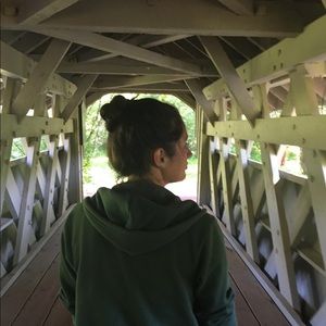 Meet your Posher, Leslie